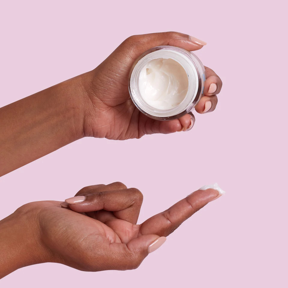 InUse_Moisturiser_Brightening